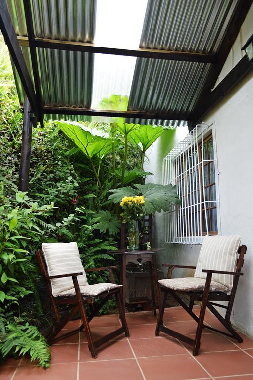האוויק Country Lane Guesthouse מראה חיצוני תמונה